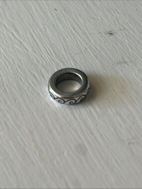 Brighton spacer charm with scroll etching